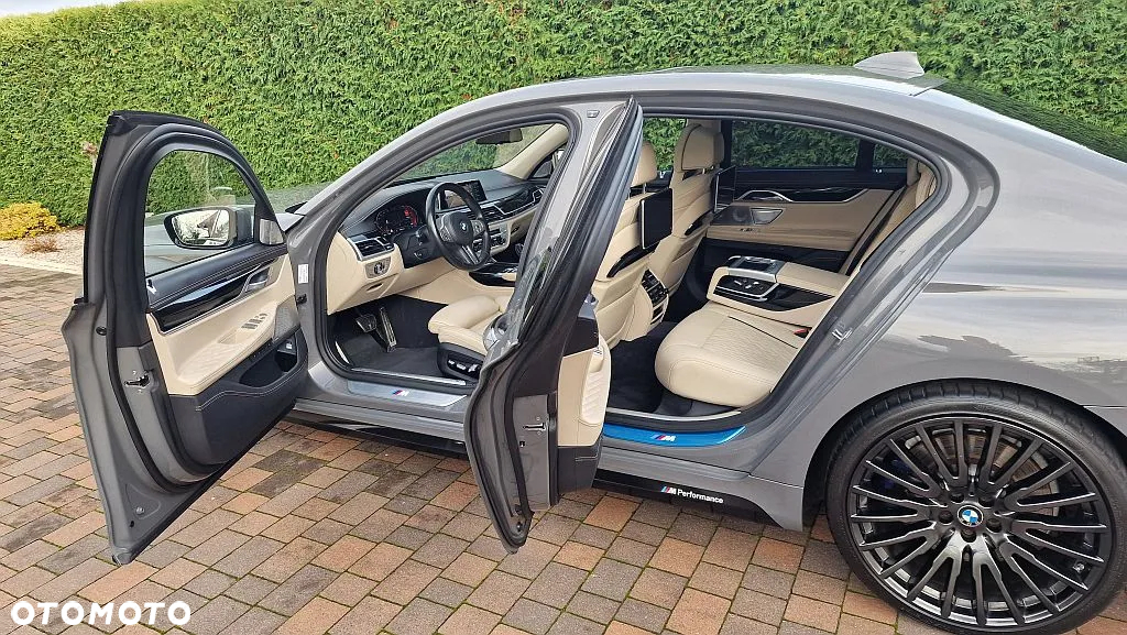 BMW Seria 7 750i xDrive sport - 18