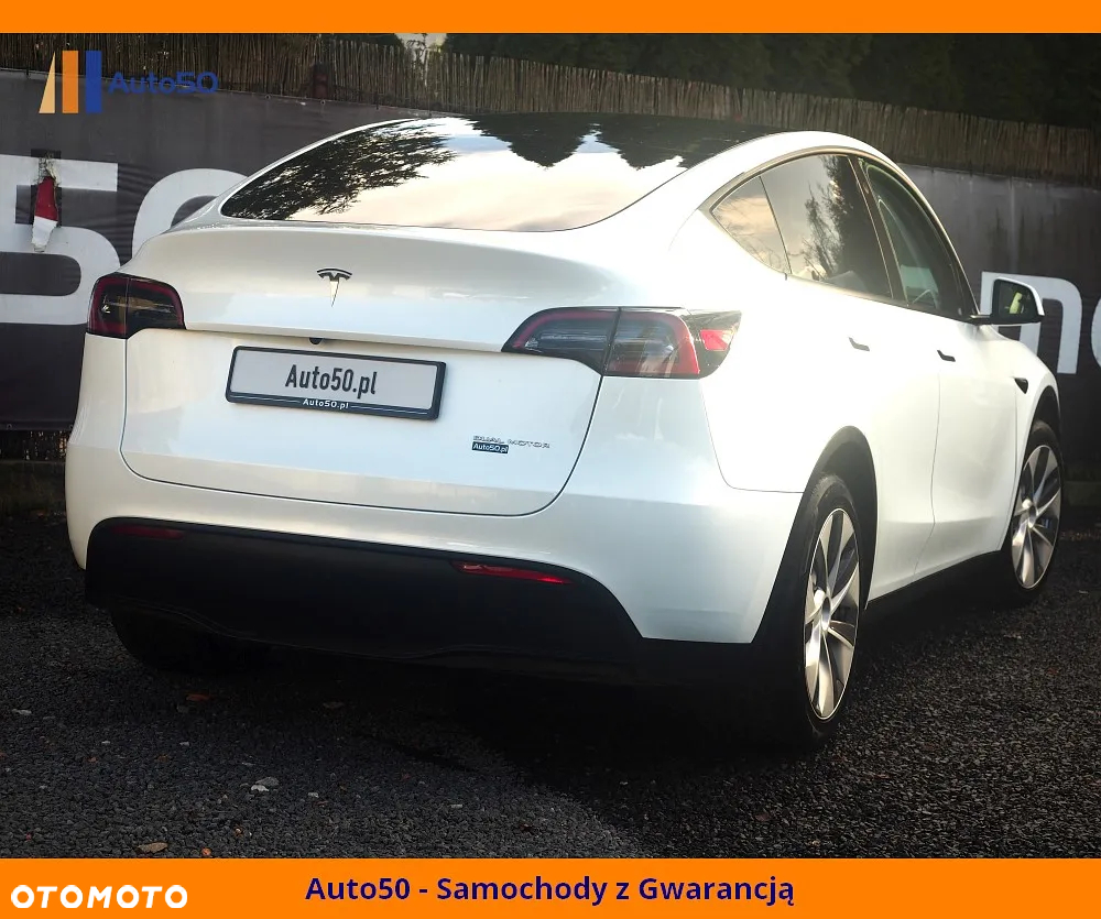 Tesla Y Long Range AWD - 10