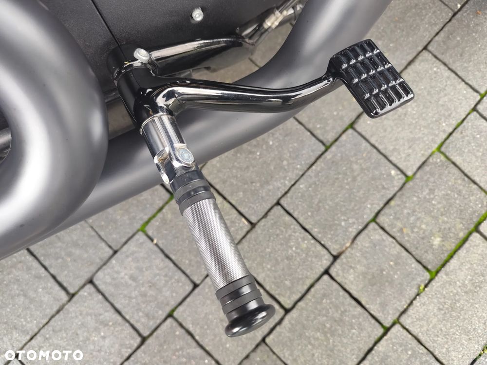 Harley-Davidson Sportster Iron 883 - 21