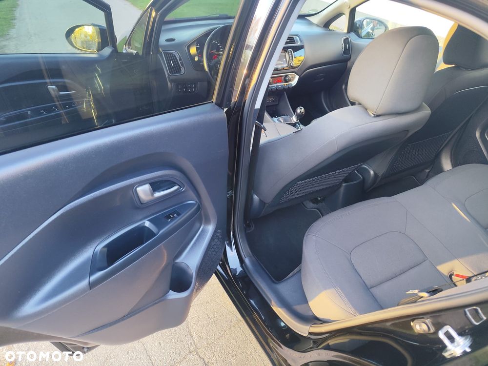 Kia Rio - 16