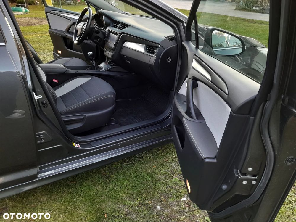 Toyota Avensis Combi 1.8 Sol - 15