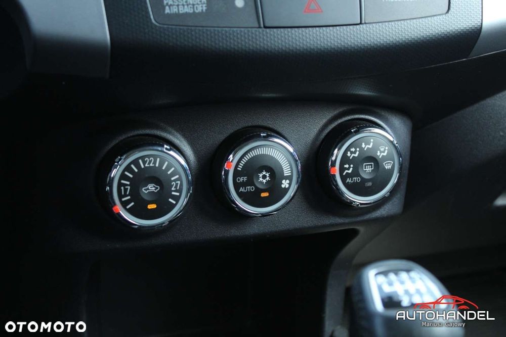 Mitsubishi Outlander - 14