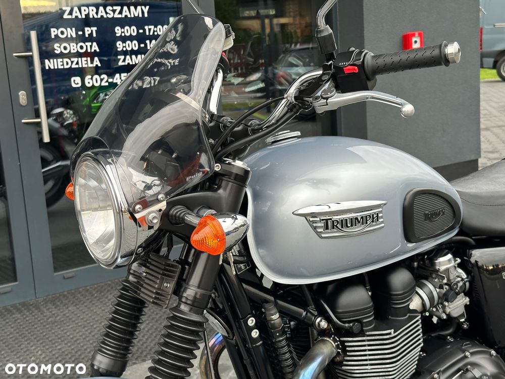 Triumph Bonneville - 36