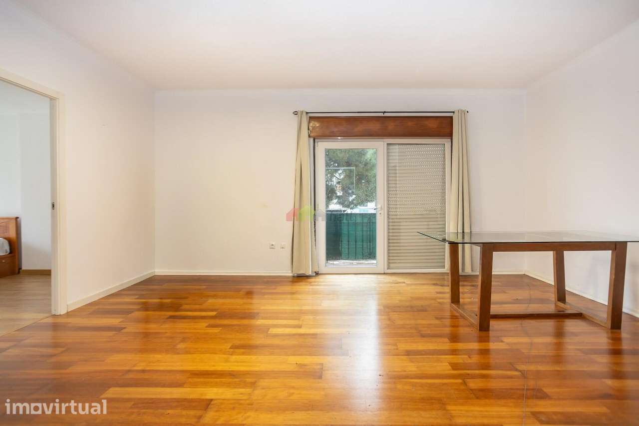 Moradia T3 isolada com comércio, na Quinta do Conde - Grande imagem: 3/56