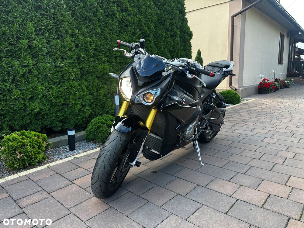 BMW S - 8