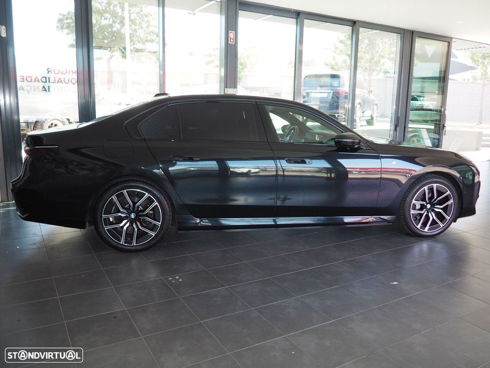 BMW i7 xDrive60 Pack Desportivo M - 24