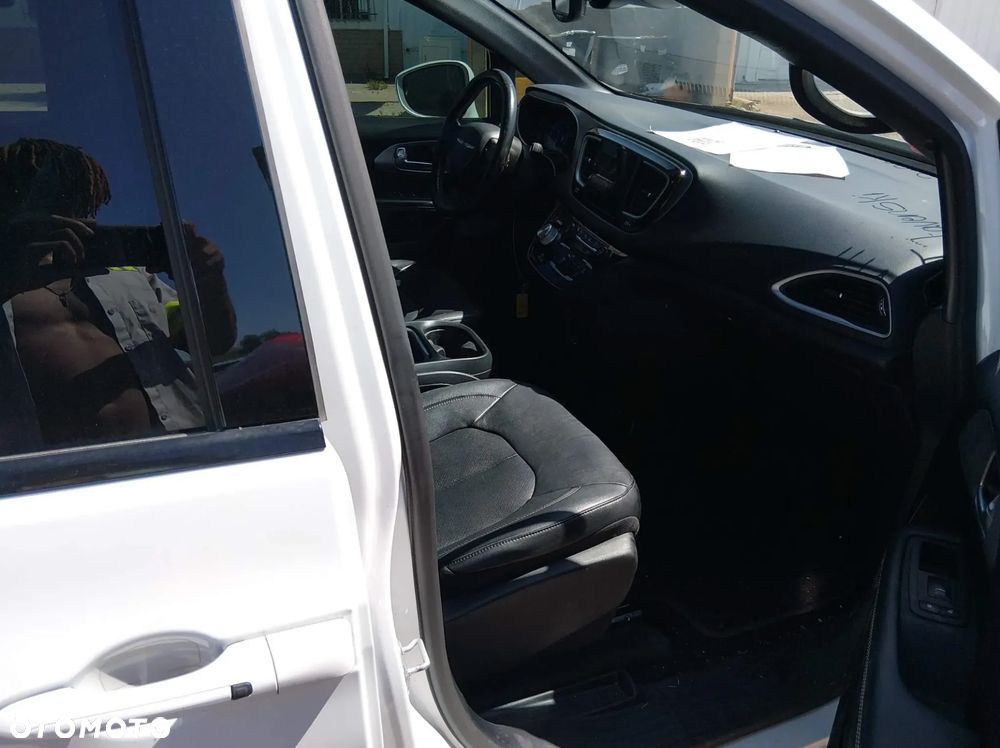 Chrysler Pacifica - 10