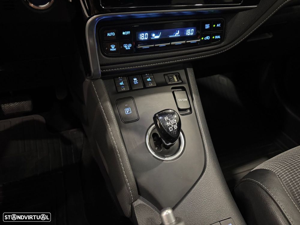 Toyota Auris Touring Sports 1.8 HSD Comfort +P.Techno+P.Sport - 41