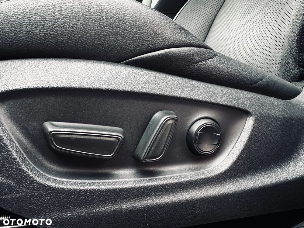 Toyota Corolla Cross 2.0 Hybrid Executive - 16