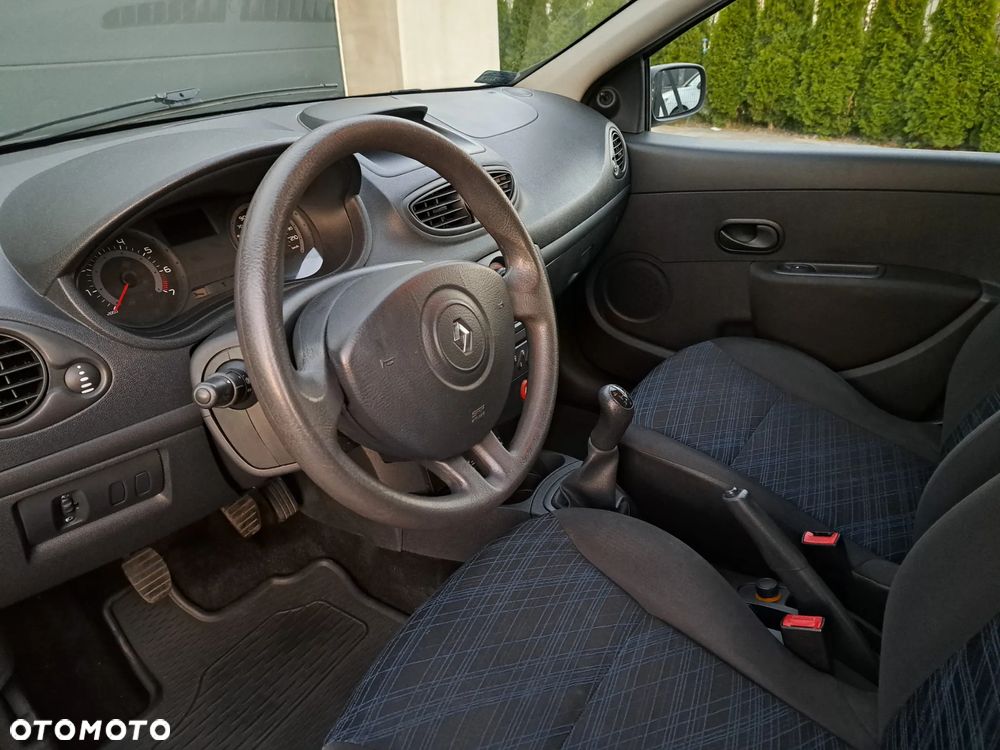 Renault Clio - 11