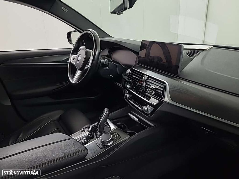 BMW 530 e Pack Desportivo M - 10