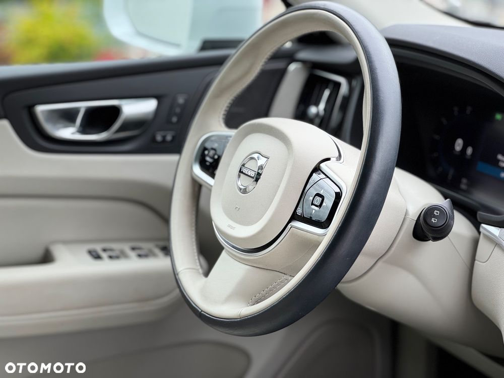 Volvo XC 60 B5 B AWD Plus Bright - 26