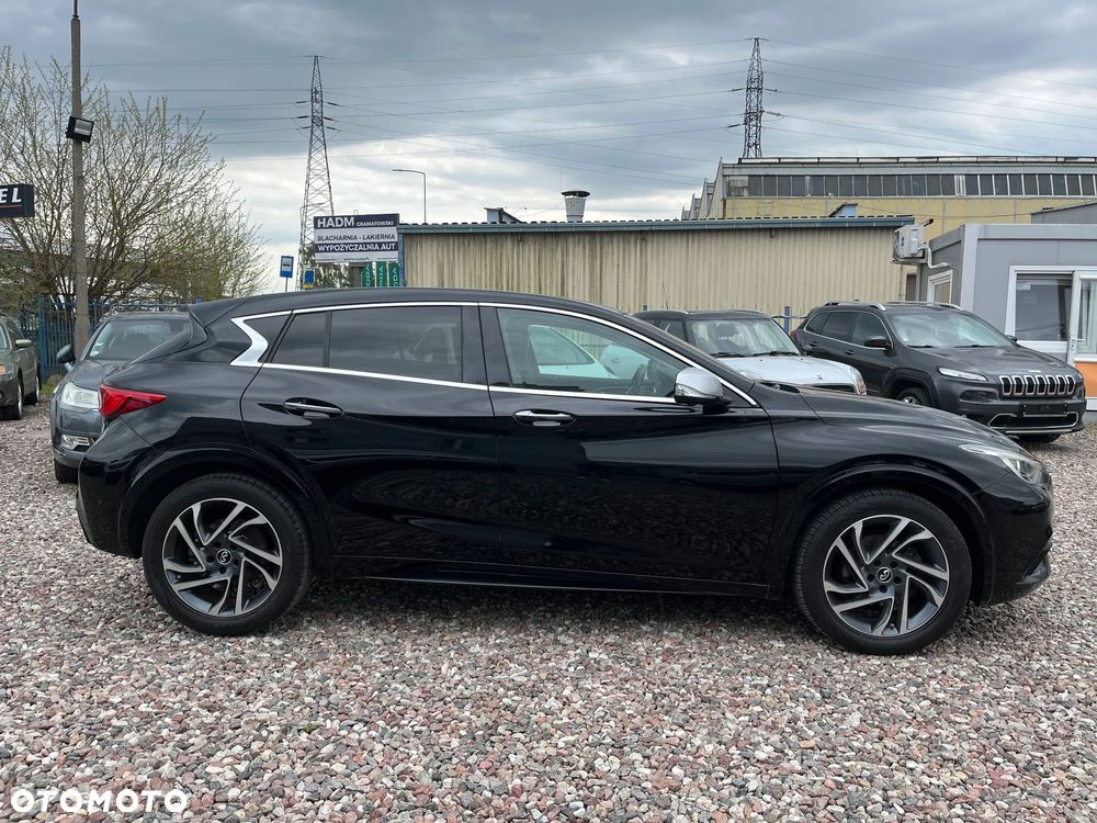 Infiniti Q30 - 3