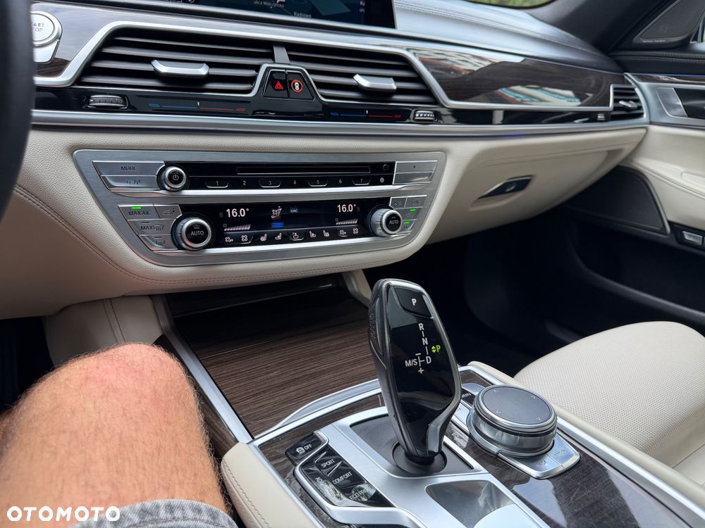 BMW Seria 7 740Le iPerformance - 33
