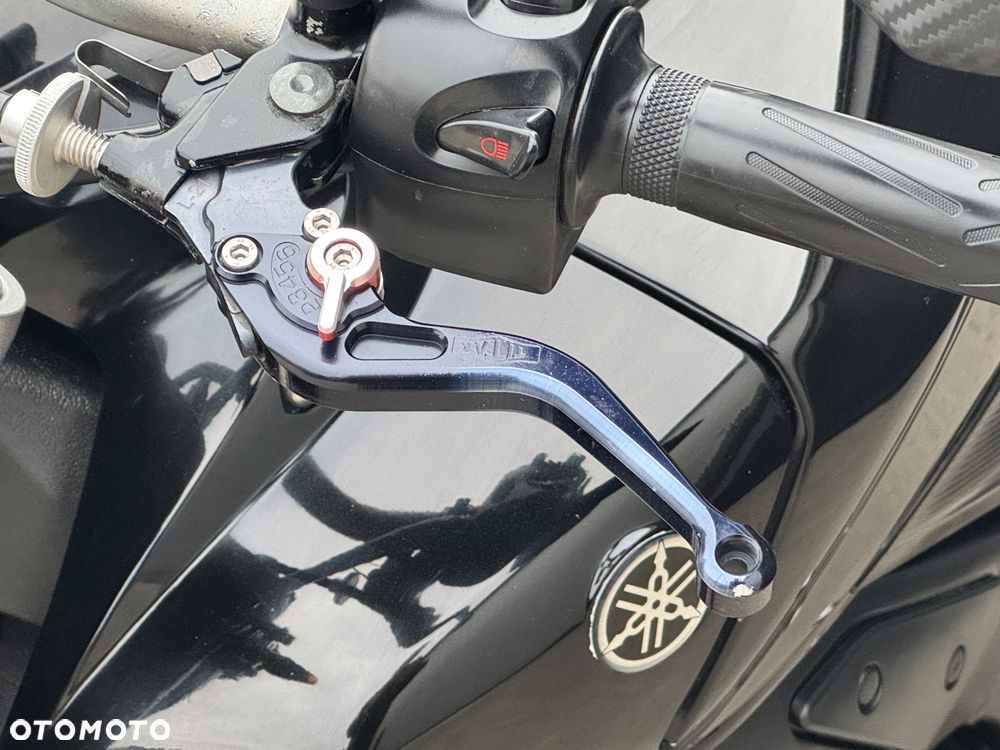Yamaha FZ - 19