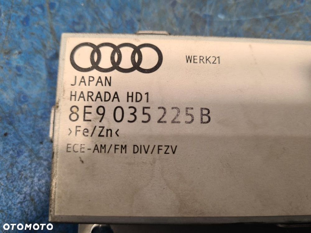 AUDI A4 B6 WZMACNIACZ ANTENOWY / GPS 8E9035225B - 2