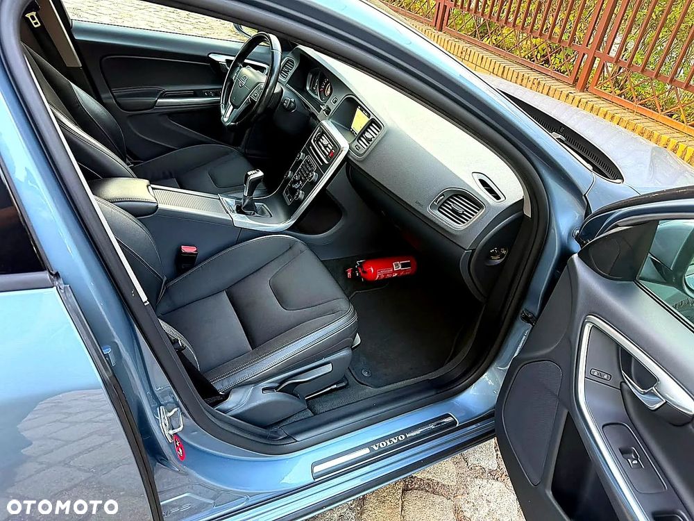 Volvo V60 D3 Momentum - 12
