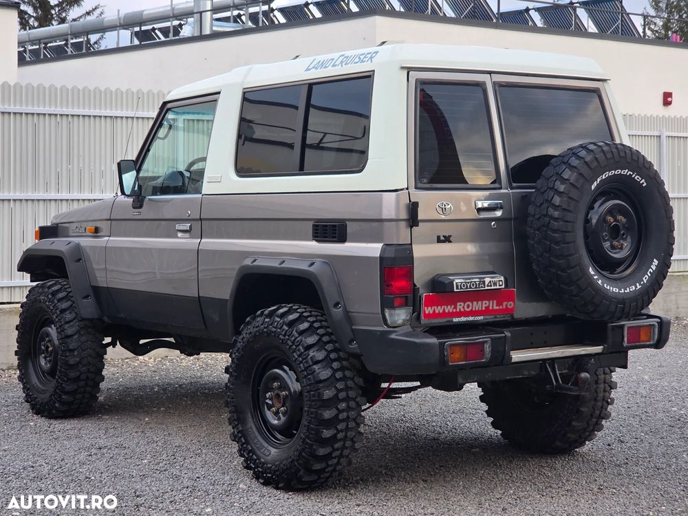 Toyota Land Cruiser - 4