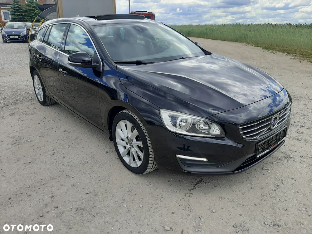 Volvo V60 D2 R-Design Momentum - 4