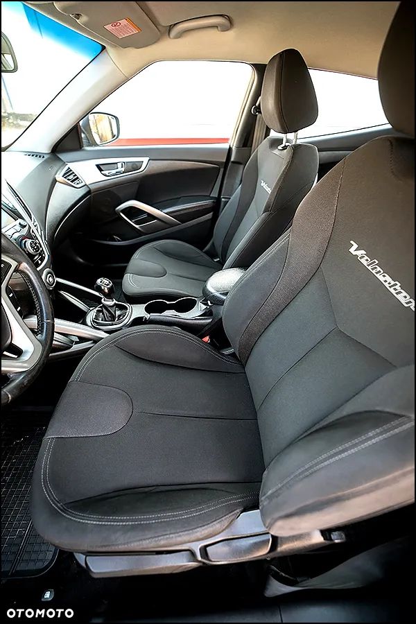 Hyundai Veloster - 30