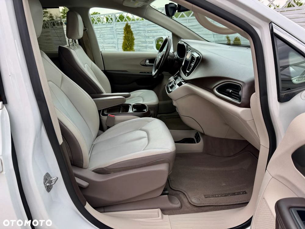 Chrysler Pacifica - 5