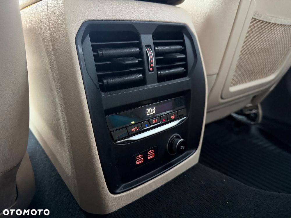 BMW Seria 3 330i Sport Line - 13