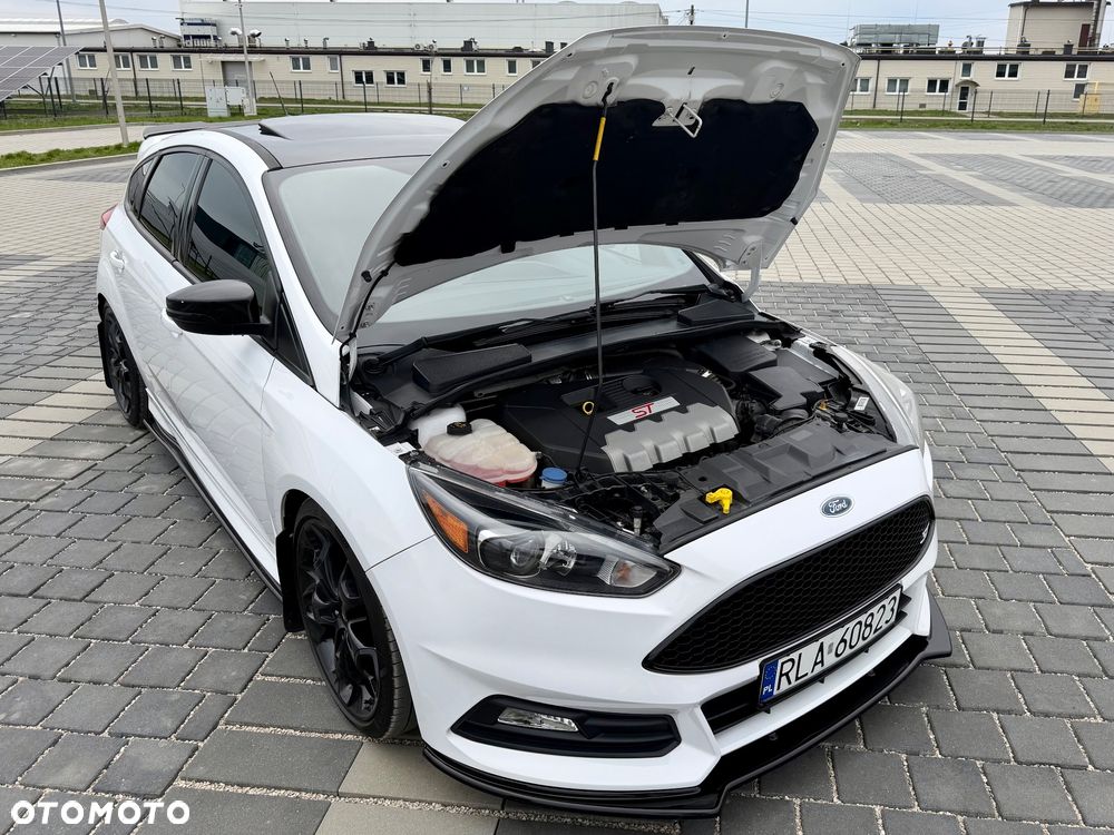 Ford Focus 2.0 EcoBoost ST mit Leder-Sport-Paket - 18