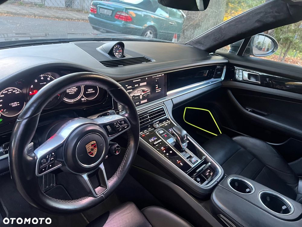 Porsche Panamera 4S - 10