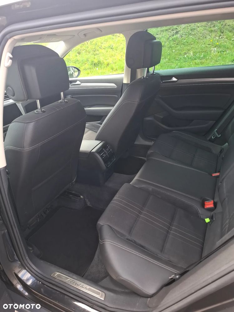Volkswagen Passat - 12