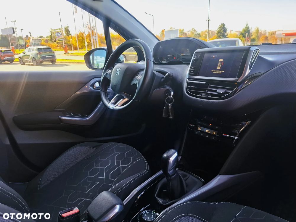 Peugeot 2008 1.2 Pure Tech Style S&S - 16