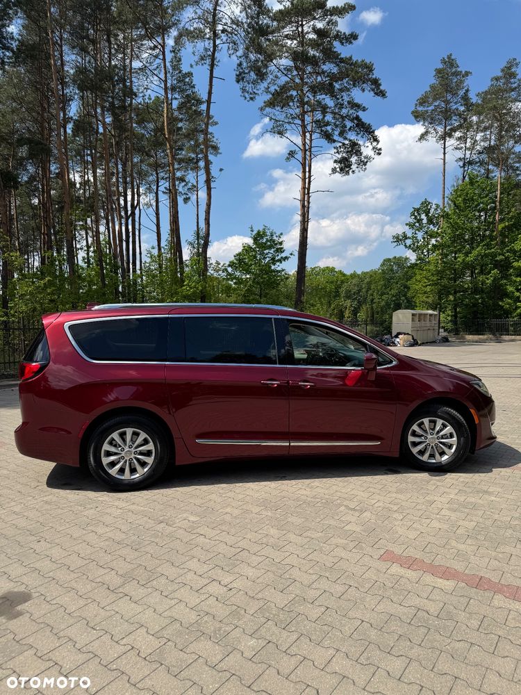 Chrysler Pacifica - 5