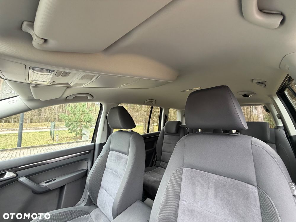 Volkswagen Touran 2.0 TDI Highline - 32