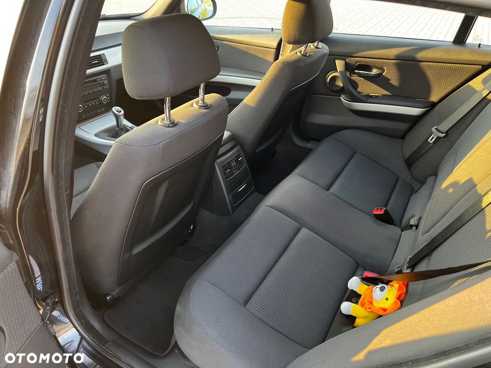 BMW Seria 3 318i Edition Sport - 11