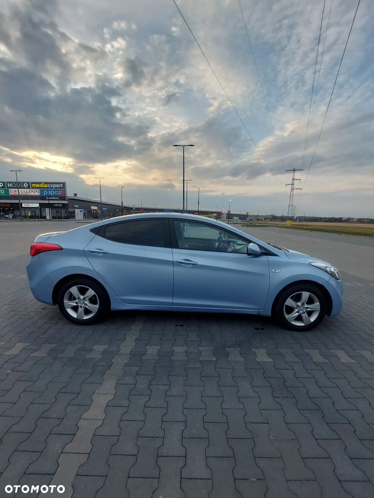 Hyundai Elantra 1.6 Classic + - 6