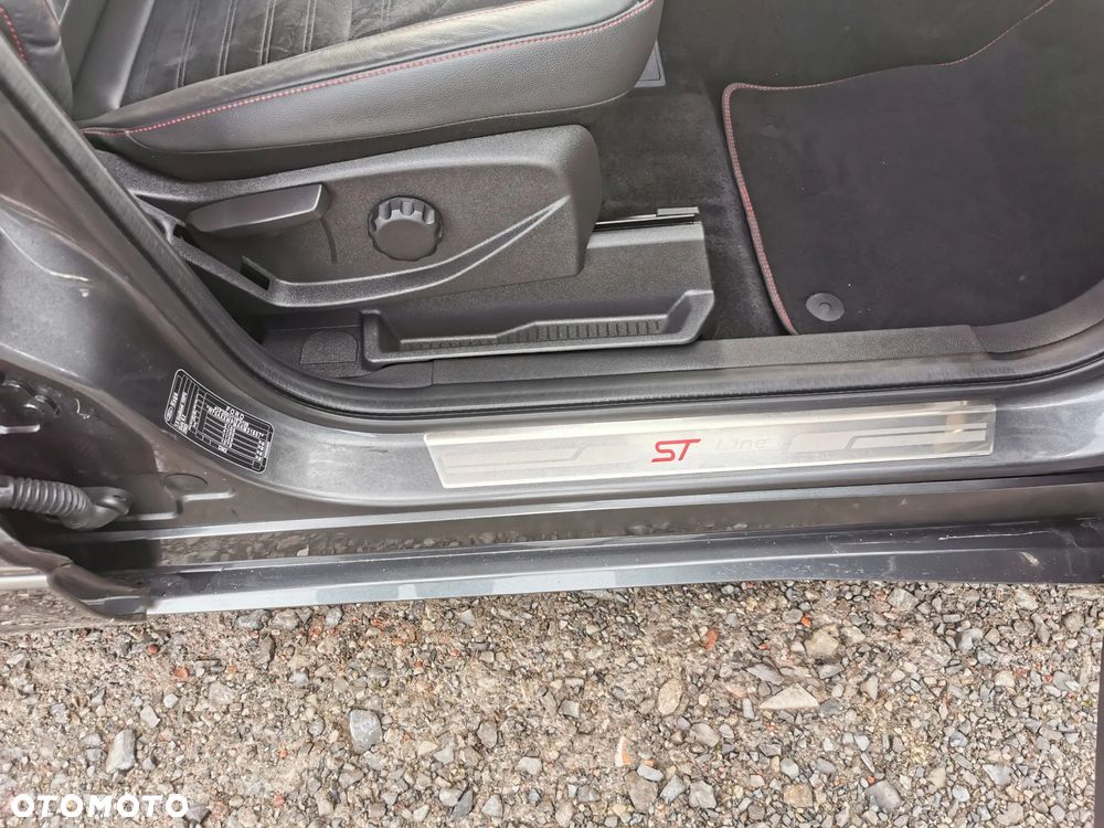 Ford Kuga 1.5 EcoBoost 2x4 ST-Line - 12