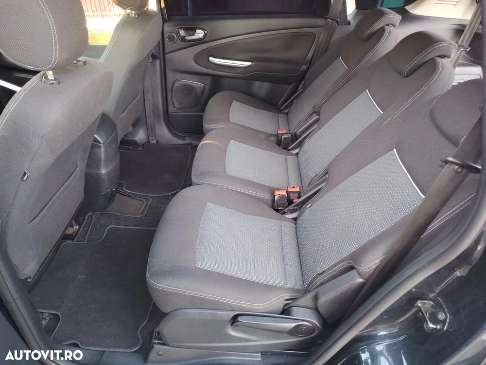 Ford S-Max - 19