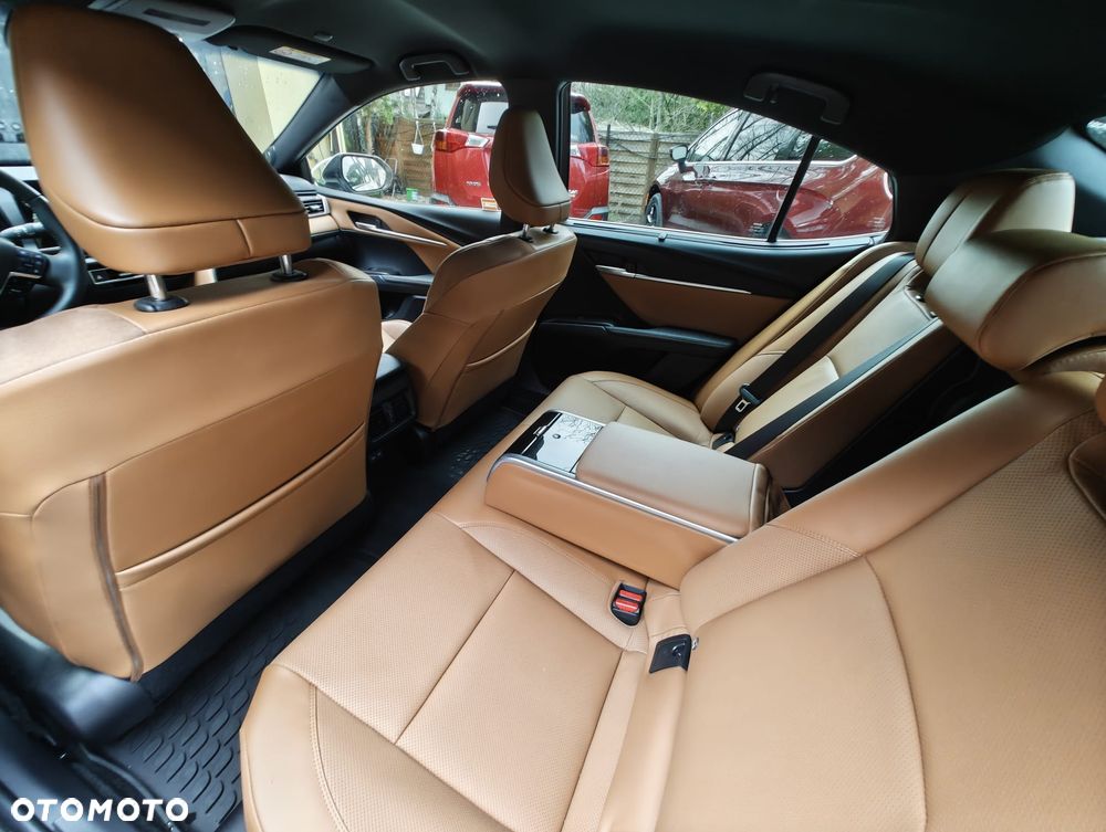 Toyota Camry 2.5 Hybrid Dynamic Force Executive e-CVT - 13
