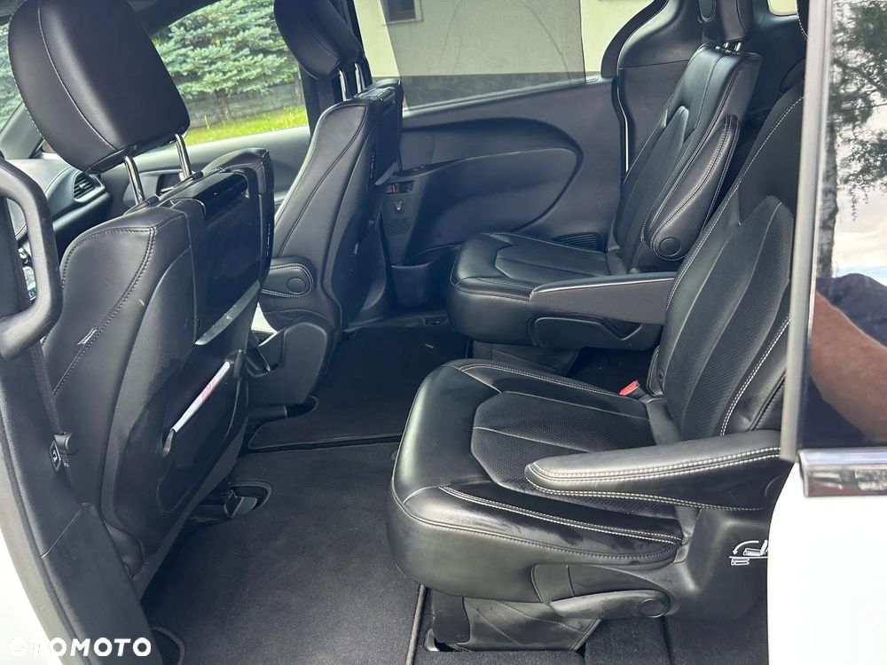 Chrysler Pacifica - 15