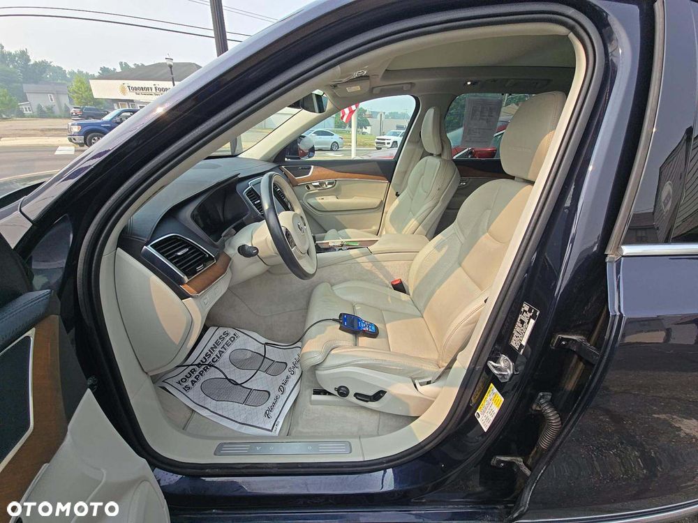Volvo XC 90 - 7