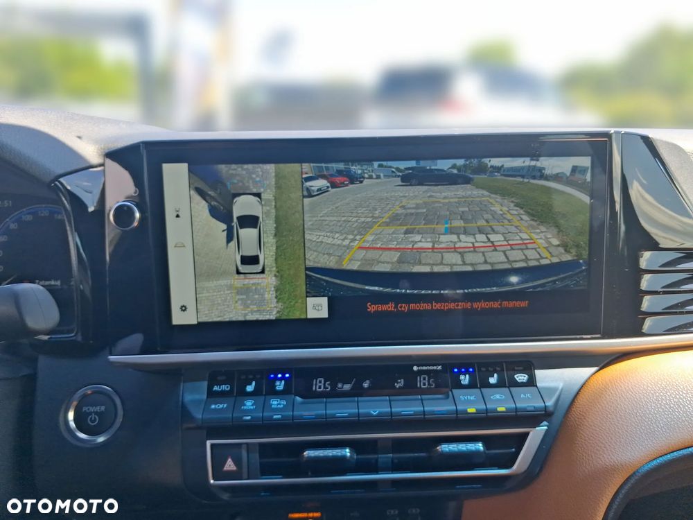 Toyota Camry - 18