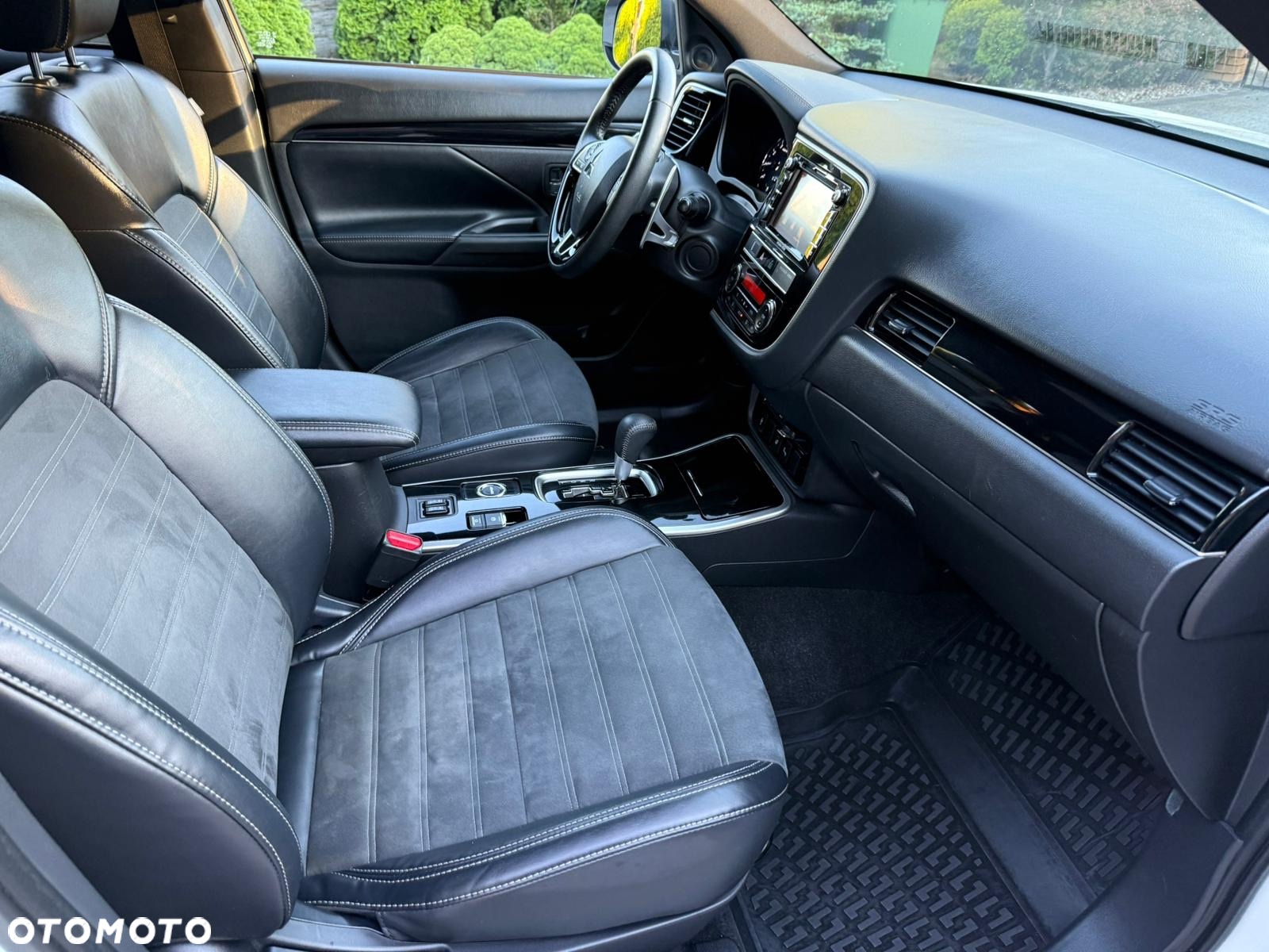 Mitsubishi Outlander 2.0 Instyle Navi 4WD CVT - 22