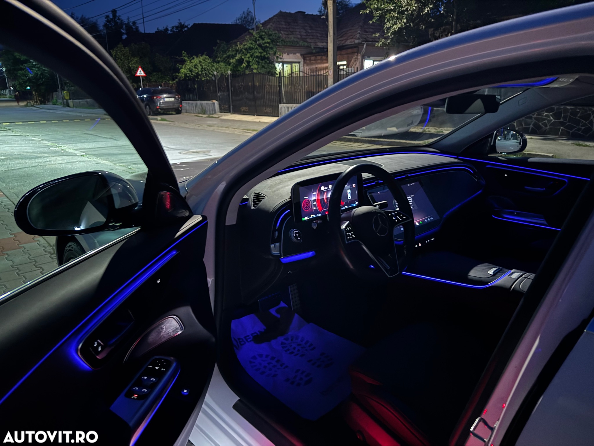 Mercedes-Benz E 220 d T 9G-TRONIC Edition AVANTGARDE - 30