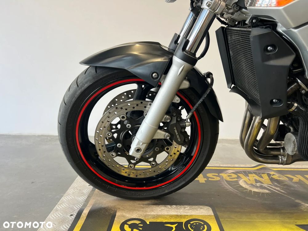 Suzuki GSR - 21