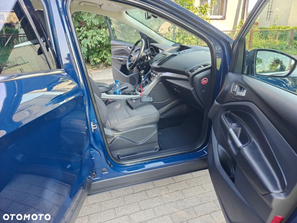 Ford Kuga - 37