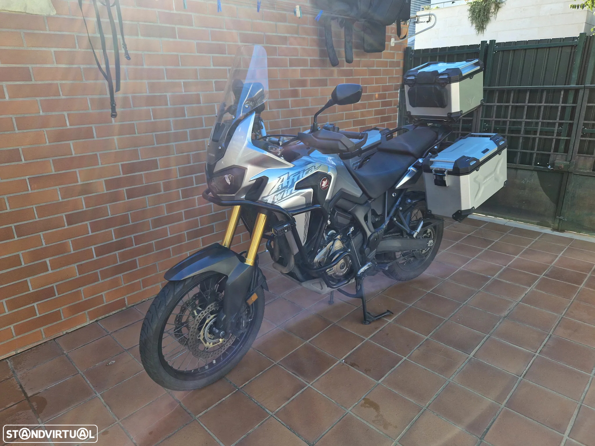 Honda Africa Twin SD04 - 17