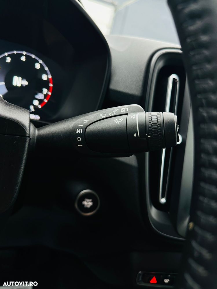 Volvo XC 40 T3 Momentum - 29