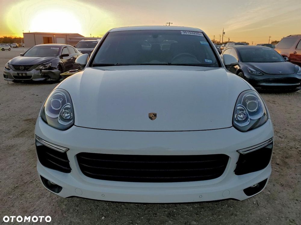 Porsche Cayenne - 2