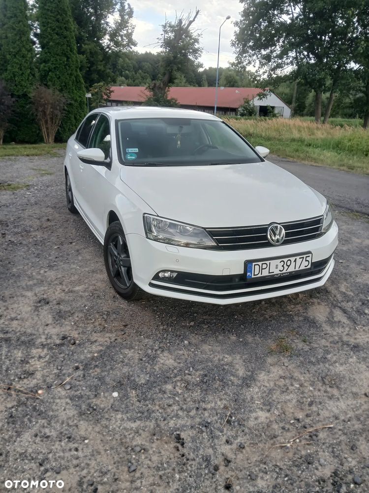Volkswagen Jetta 1.2 TSI Comfortline - 1