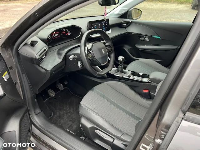 Peugeot 208 - 14