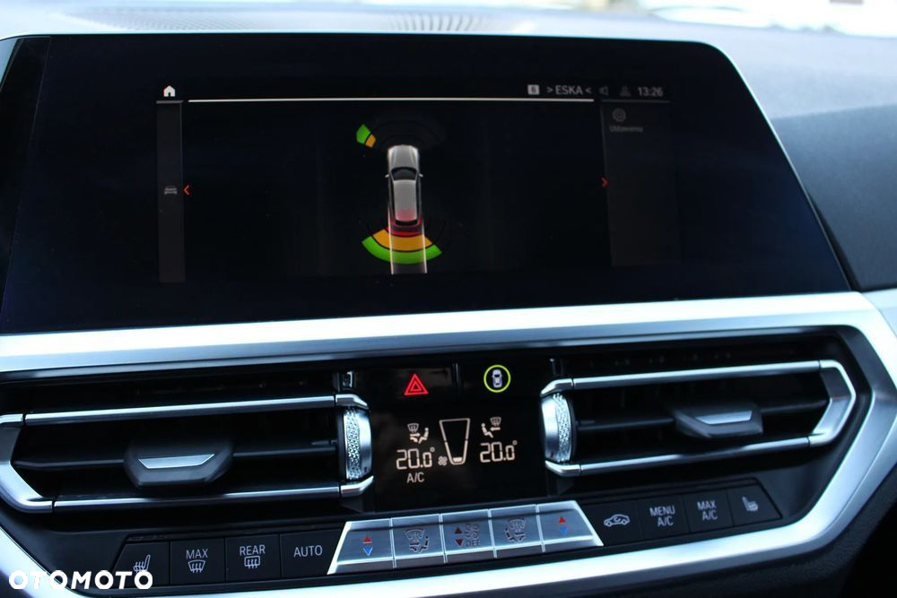 BMW Seria 3 318d Touring Advantage - 26